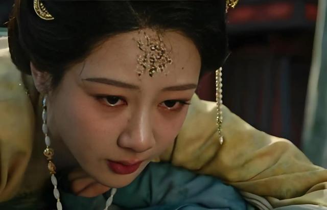 央媒接连锐评杨紫,言辞犀利,不提演技,却句句说到观众的心坎里