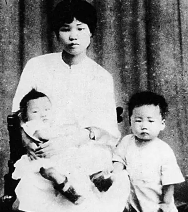 22年毛主席儿媳刘思齐去世，李敏李讷未出席，来了位“神秘人物”