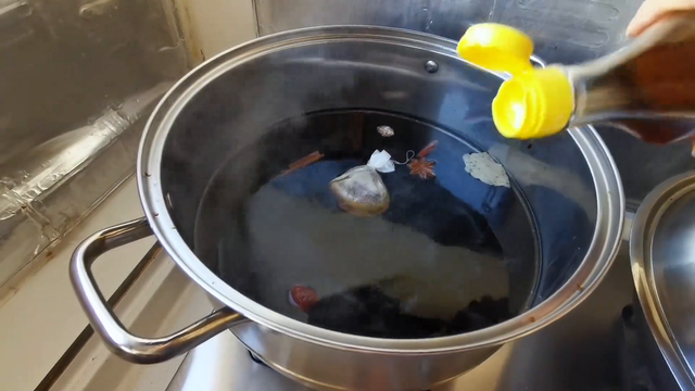 新年快乐,给父母做顿丰盛的年夜饭。大肘子,猪蹄就这么做