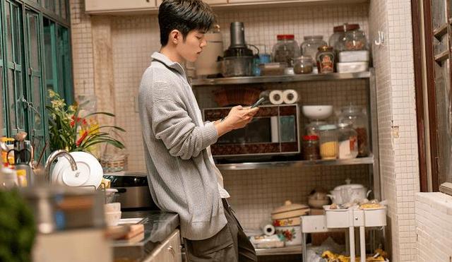 原文：肖战如何从素人到巨星？他的真名是什么？