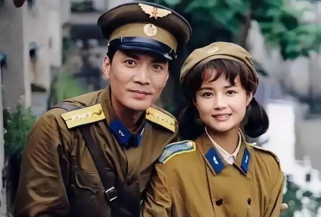 深藏不露：这几对夫妻竟然都是国家一级演员，有的是从校服到婚纱