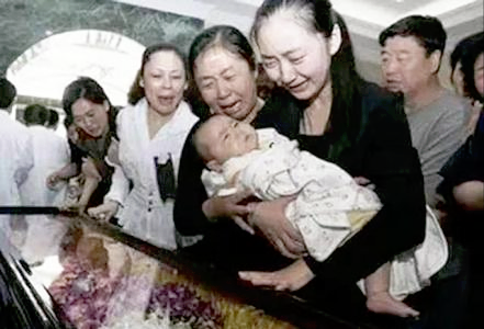 丛飞：资助183个“白眼狼”，妻子被砸死，他的经历你无法想象