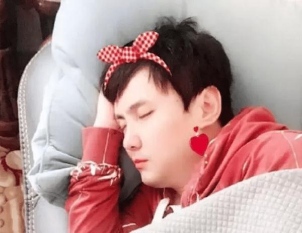 有一种“坑弟”叫沈腾姐姐,每张图都不放过沈腾,长在笑点上了