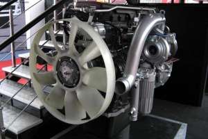 汽车省油(车子到底怎么开最省油？学好这几点，月月帮你省油钱)