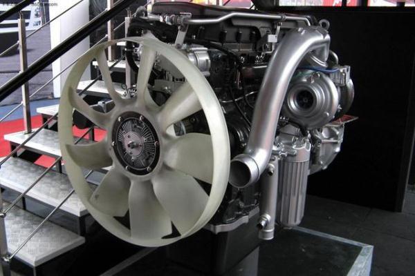 车子到底怎么开最省油？学好这几点，月月帮你省油钱