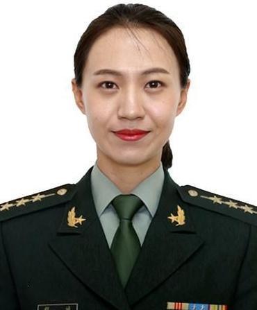 她是“最美”女兵，三军仪仗队女兵队长，一经亮相就惊艳全世界