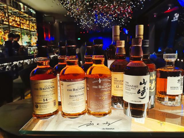 海南三亚最美的网红酒吧，开在“海天盛筵港”旁，游客抢着来打卡