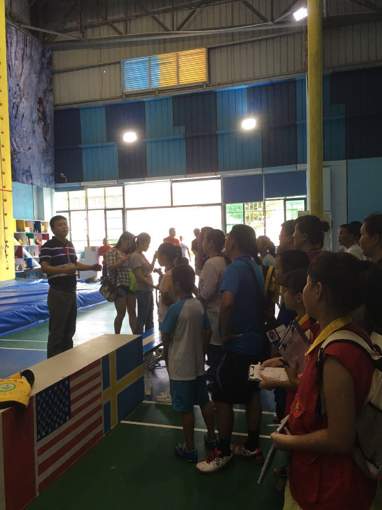 小主人报三亚小记者参与“迎奥运全民大健身”活动报道