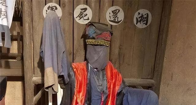 湘西最后一位赶尸人，真实还原恐怖赶尸场景，并上演死鸡复活术