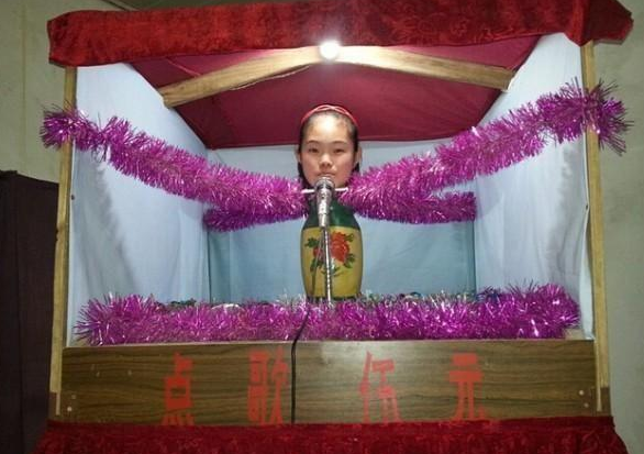 童年阴影“花瓶姑娘”：没有四肢，离开花瓶就会死，怎么做到的？