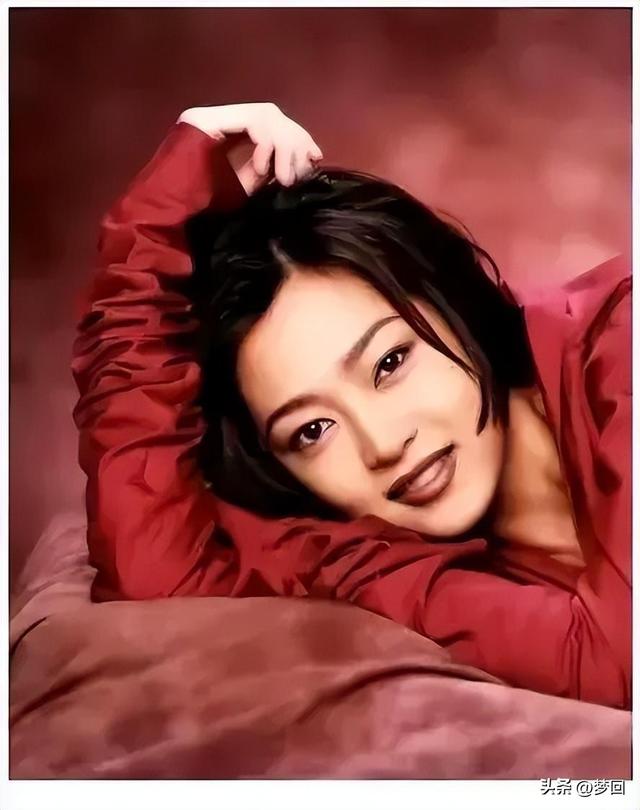 她被金钟民抛弃后，麻醉自己，拍争议写真，至今为爱选择孤独