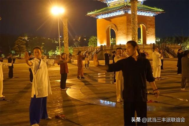 练太极拳2、3年后,为何很多人都会偷偷去学武当太极剑和玄门剑?