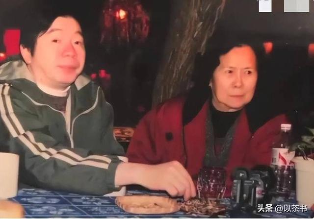 带三个娃嫁小14岁丈夫，她病逝7年后，丈夫王崇秋的做法令人感动