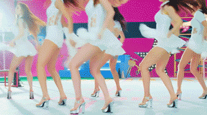 撩裙子、劈叉都不行!韩国女团9种舞姿被电视台封杀,网友炸锅