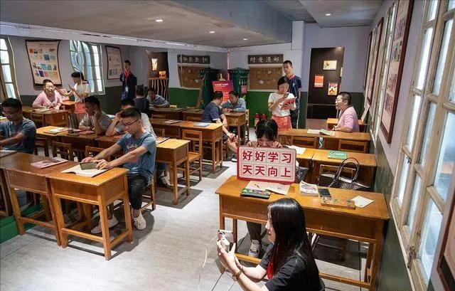 匆匆那些年：暗恋学姐多年，95年毕业后我为娶她向单位请假