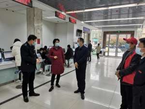杨明雪(内乡县委常委、常务副县长杨明雪到行政审批服务中心开展调研)