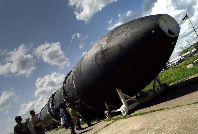 导弹弹头越尖威力越强？为何核弹都是圆头，是何决定了弹头形状？