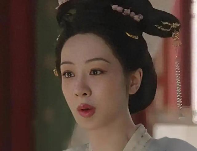 央媒接连锐评杨紫,言辞犀利,不提演技,却句句说到观众的心坎里