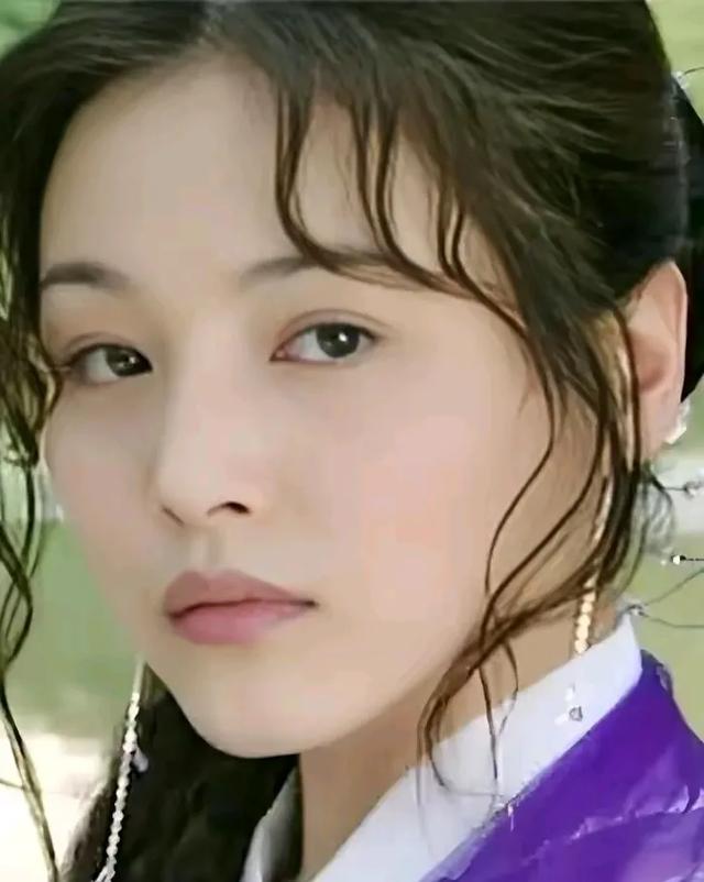 被称为“男人婆”的张延，美到恰如其分，知性且优雅，实力派演员