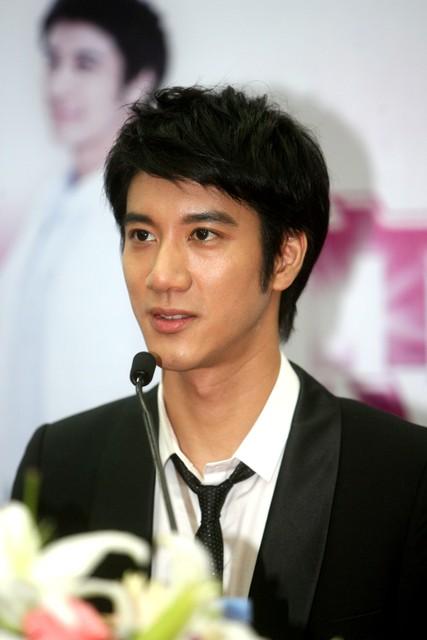 你心目中最帅的男明星是谁？