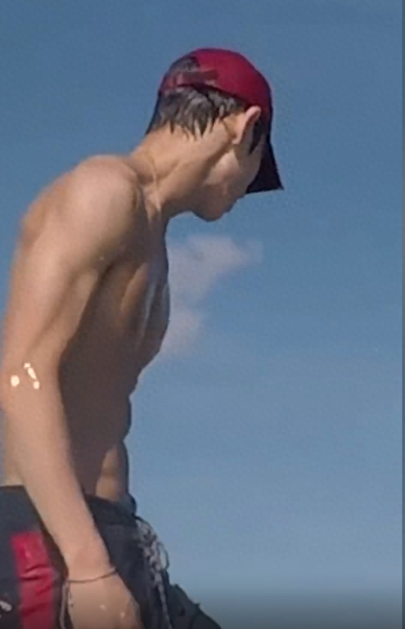 禁欲脸李洙赫冲浪视频曝光!8块腹肌清晰可见,不愧是雕塑身材