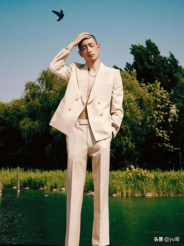 韩国男模朴成镇拍摄夏日写真集，潇洒不羁的帅气散发着荷尔蒙气息