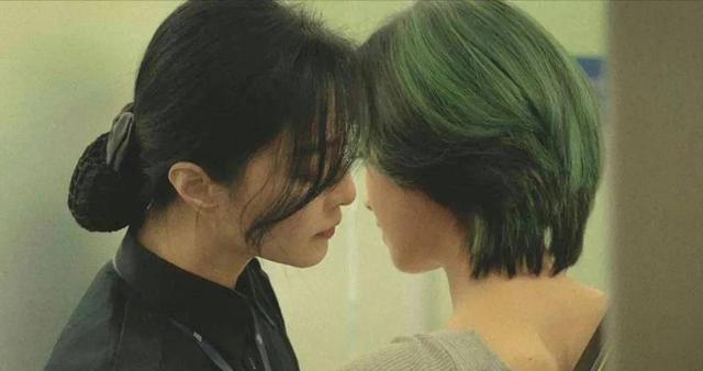 挑战同性题材、大尺度床戏曝光，范冰冰复出电影《绿夜》真情流露