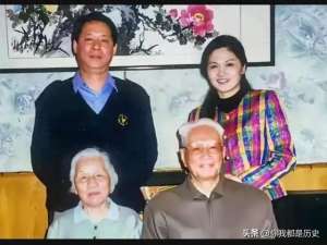 张震老婆(2010年，张震将军96岁大寿，和妻子合影，两人都是101岁去世)