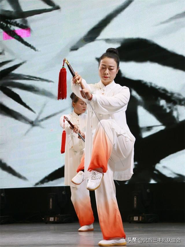 练太极拳2、3年后,为何很多人都会偷偷去学武当太极剑和玄门剑?