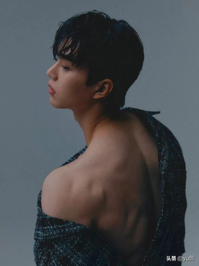 韩国演员宋江即将入伍并分享剃头照，仍然是帅气阳光大男孩