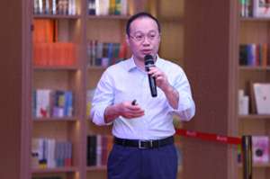 魏岚(这一血液恶性肿瘤好发于老人，医生领读公益读书会望更多患者“来日方长”)