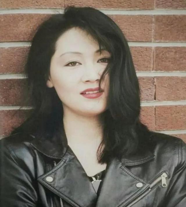 59岁王姬被质疑国籍，怒怼网友直言自己是中国人，曾赴美生活多年