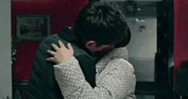 张凌赫《度华年》:大尺度船戏引争议,网友:完全不尊重女性