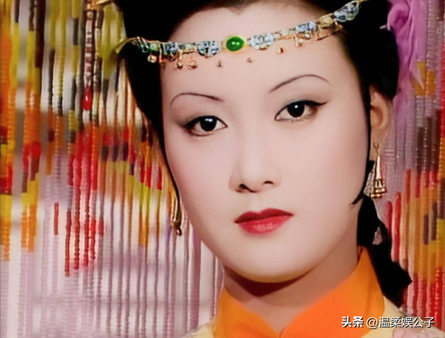 丹凤眼真的是最美眼型，这7位看一眼就再难忘，精致到骨子里