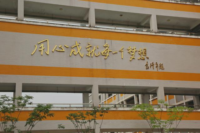 长沙一小学与高校合创歌曲《为世界种下一个梦》，致敬袁隆平