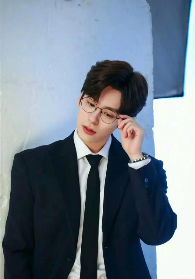 看了《国色芳华》才被帅到新生小生魏哲鸣你喜欢吗？