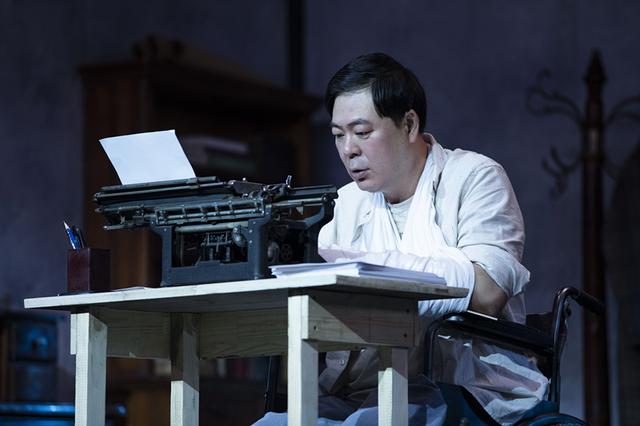 反思人类亲密关系，叶璇高亚麟诠释斯蒂芬金经典作品《头号书迷》