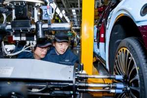 打螺丝视频(周鸿祎提车享界S9，现场体验“打螺丝”)