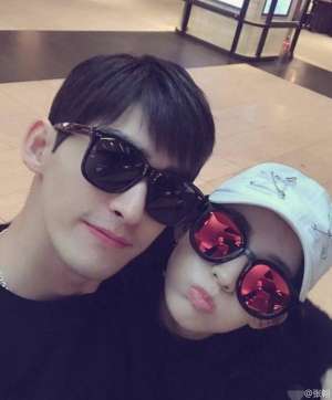 张翰微博(张翰微博晒照为娜扎庆生：陪你过的第三个生日)