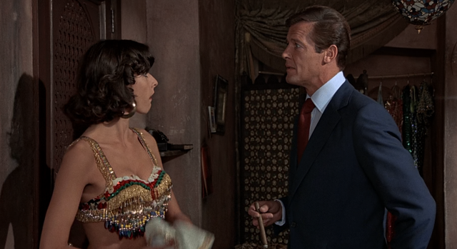 007系列电影第九部《007金枪人》看邦德如何与金枪人周旋