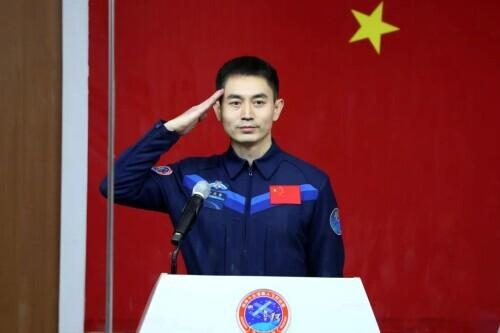 致敬！13句话读懂13位“飞天英雄”和无数航天人的默默坚守