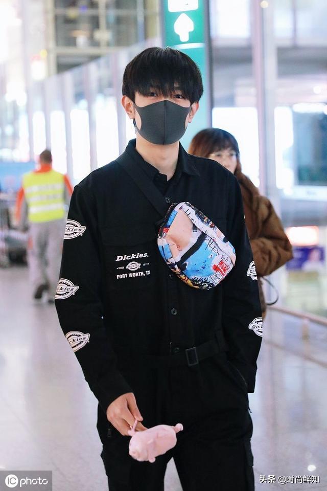 “眼神杀”！靖佩瑶黑色look帅气有型，眼神犀利秒控全场