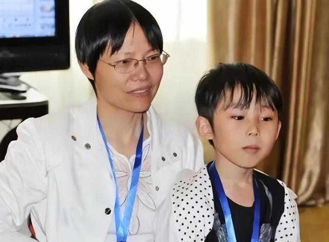 王静，抛弃一切和聂卫平结婚，离婚后独自抚养儿子，66岁孤身一人