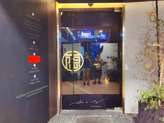 海南三亚最美的网红酒吧，开在“海天盛筵港”旁，游客抢着来打卡