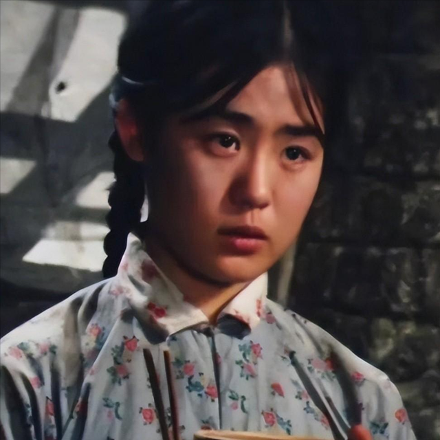 丛珊：与大9岁法国佬难幸福，2婚带娃嫁导演萧锋，12年成全家团宠