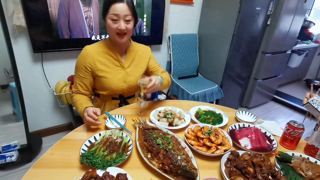 新年快乐,给父母做顿丰盛的年夜饭。大肘子,猪蹄就这么做