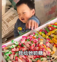 “青梅竹马”小馨馨：闺女跟超市儿子成朋友，连亲妈都磕起CP