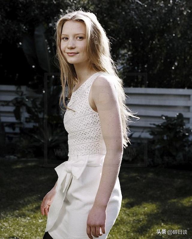 影视人物志 米娅·华希科沃斯卡：芭蕾舞者到银幕精灵“爱丽丝”