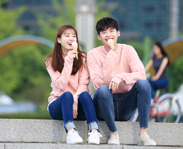 33岁韩星李钟硕最新生图曝光！脸肿发腮油光满面，鼻子彻底崩了