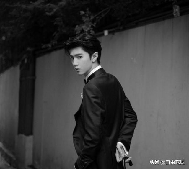 陈哲远与女生同游，后援会否认恋情，曾称想到粉丝就不好意思恋爱